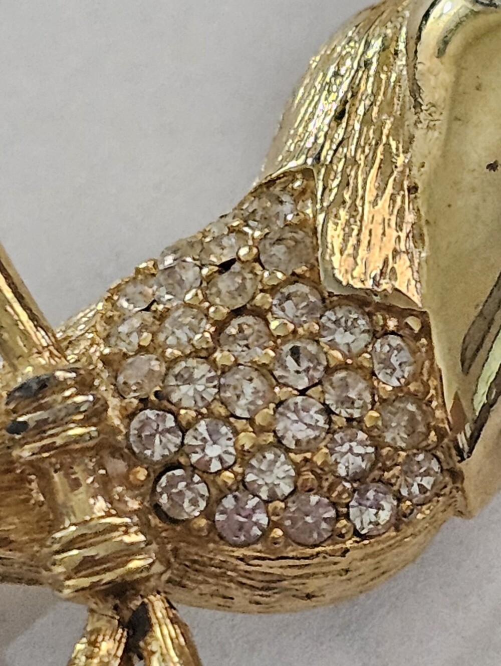 1980s Pavé Rhinestone Toucan Brooch - Picture 3 of 7